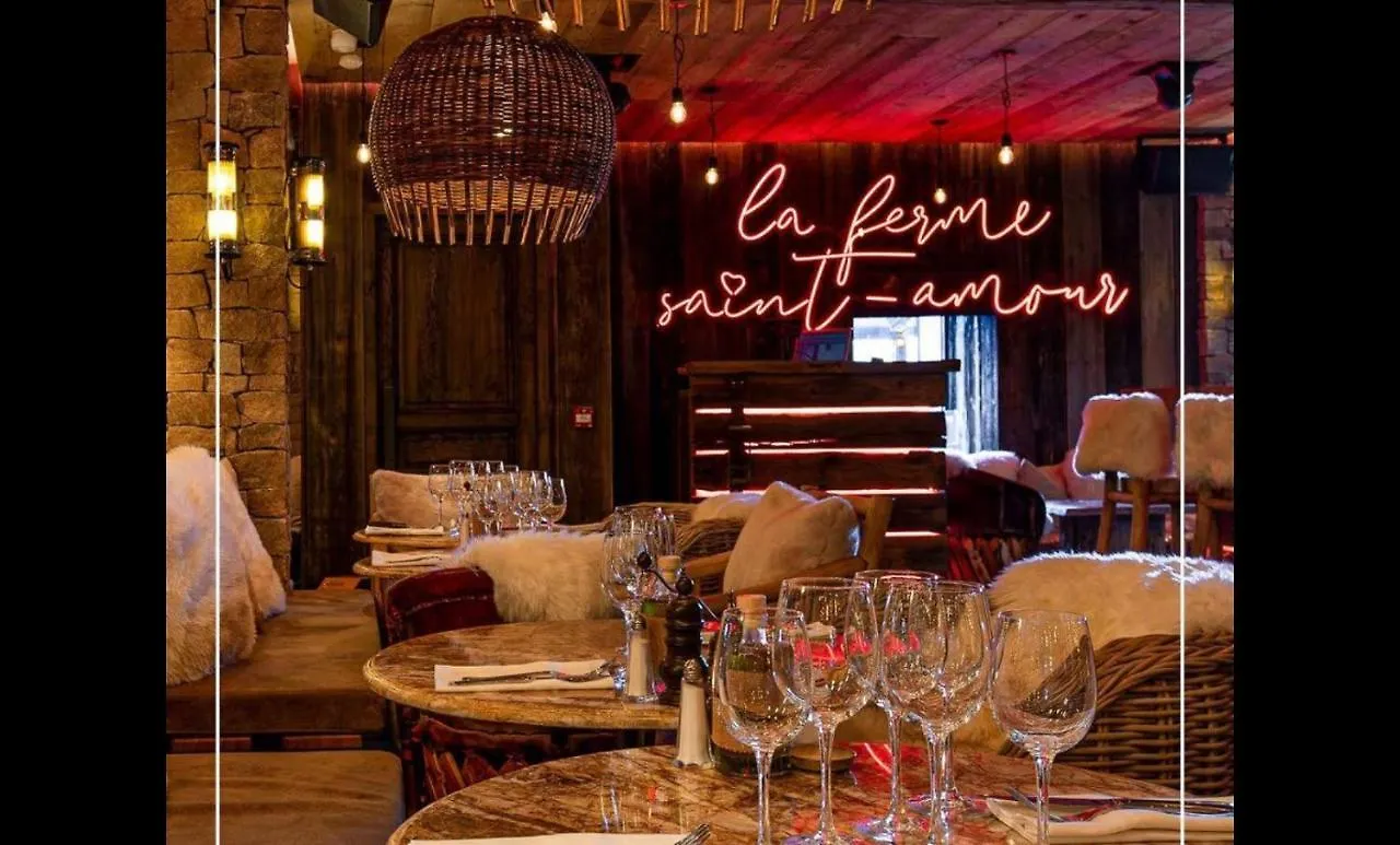 Luxury Wood Megeve Village 0*,